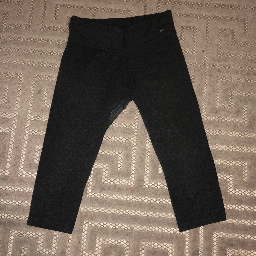 VS Pink Cropped Leggings